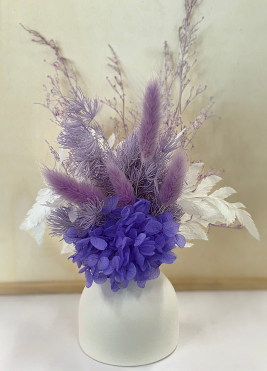 Small dried flower arrangement