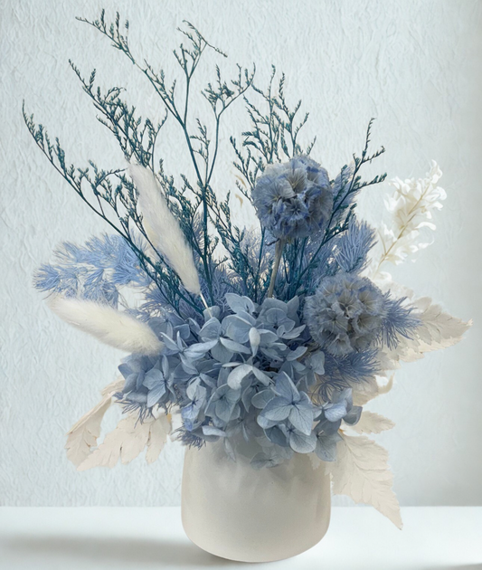 Small dried flower arrangement